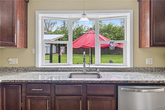 37 Taber Road, New Hartford, NY 13413
