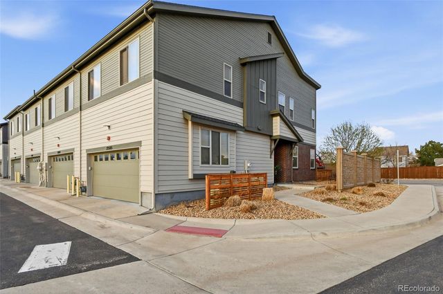 19585 E Sunset Circle, Aurora, CO 80015