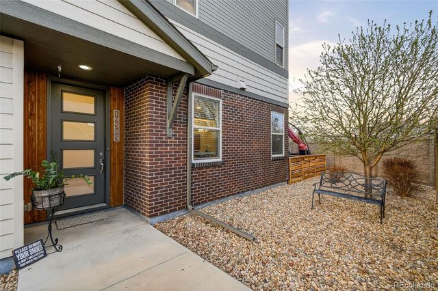 19585 E Sunset Circle, Aurora, CO 80015