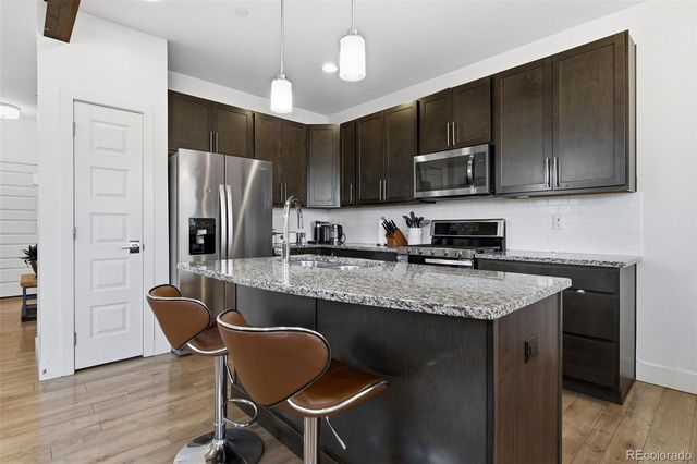 19585 E Sunset Circle, Aurora, CO 80015