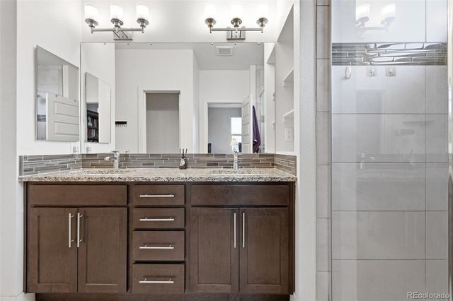 19585 E Sunset Circle, Aurora, CO 80015