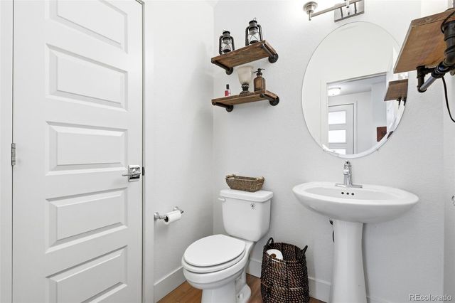 19585 E Sunset Circle, Aurora, CO 80015