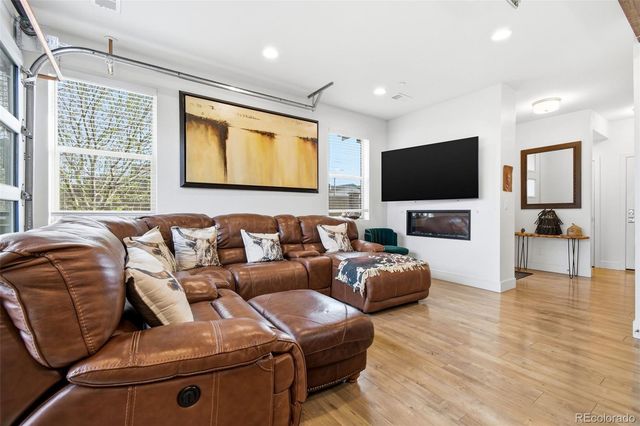 19585 E Sunset Circle, Aurora, CO 80015