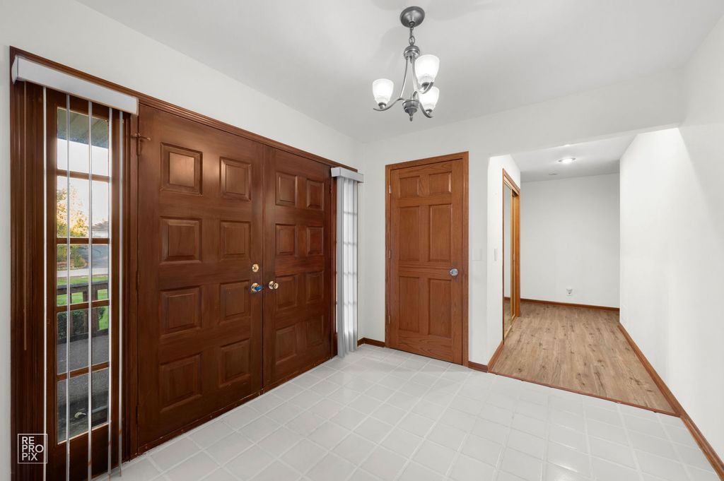 24844 N Cherokee Drive, Lake Barrington, IL 60010 — photo 3