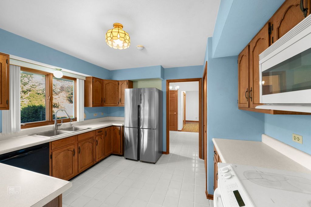 24844 N Cherokee Drive, Lake Barrington, IL 60010 — photo 5