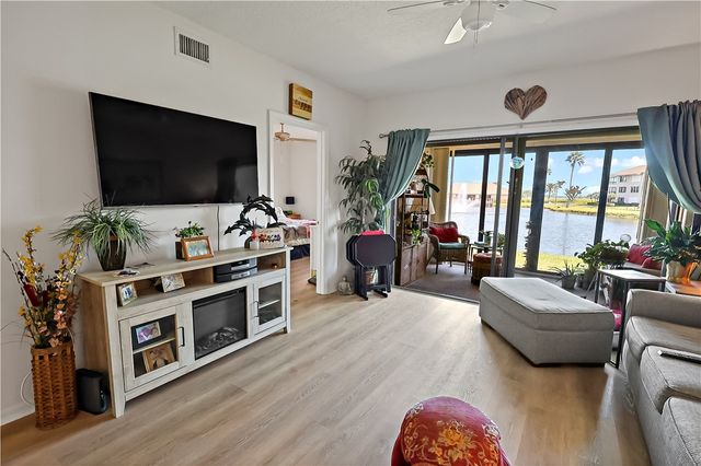 6232 N Mirror Lake Drive 612, Sebastian, FL 32958