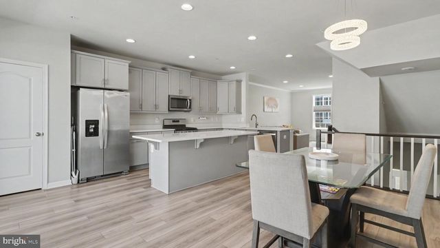 7607 PRESIDENTIAL PKWY, Upper Marlboro, MD 20774
