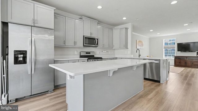 7607 PRESIDENTIAL PKWY, Upper Marlboro, MD 20774