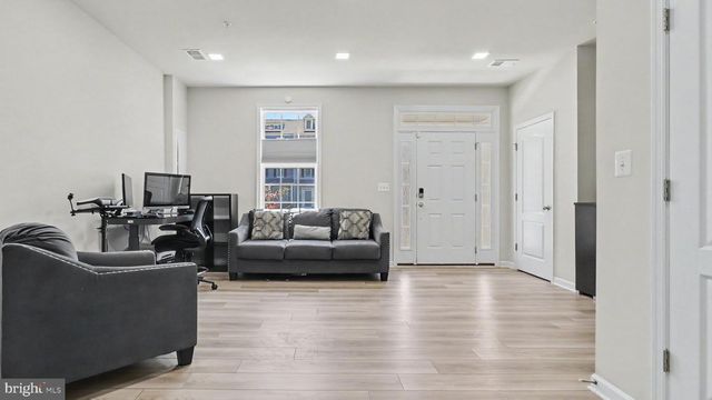 7607 PRESIDENTIAL PKWY, Upper Marlboro, MD 20774
