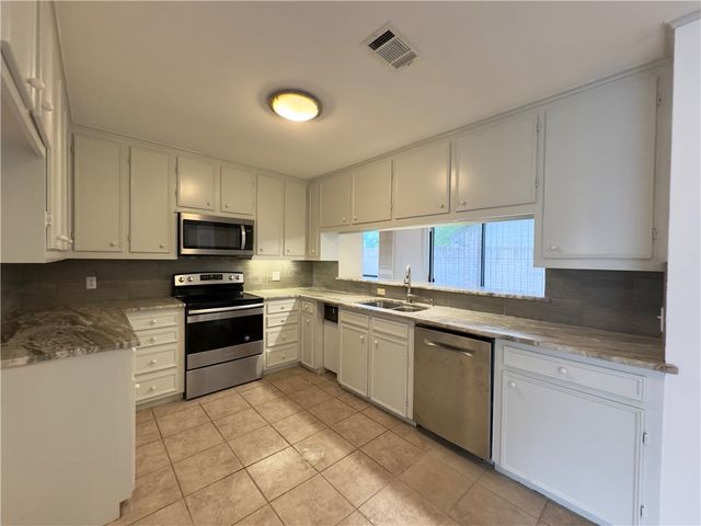 2611 Rustling Oaks Drive, Bryan, TX 77802