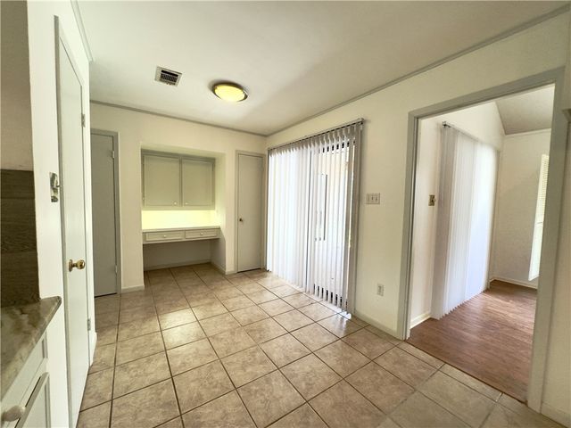 2611 Rustling Oaks Drive, Bryan, TX 77802