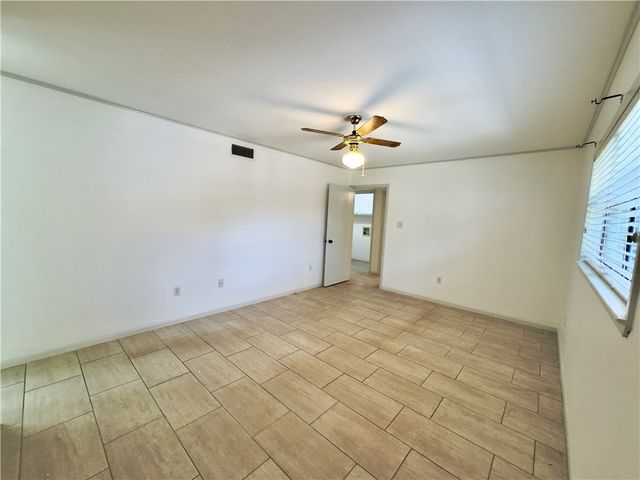 2611 Rustling Oaks Drive, Bryan, TX 77802