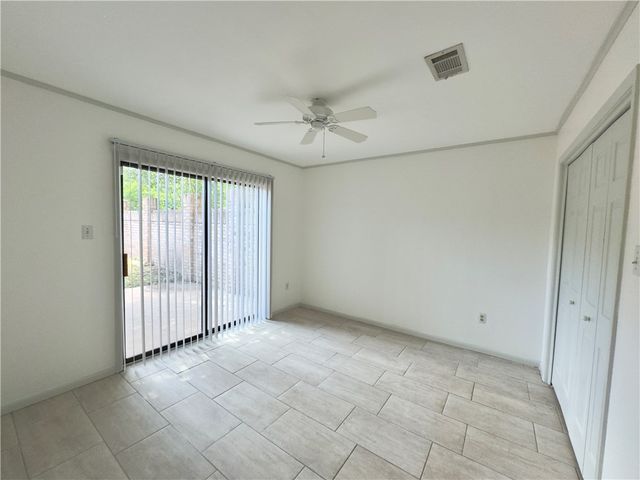 2611 Rustling Oaks Drive, Bryan, TX 77802