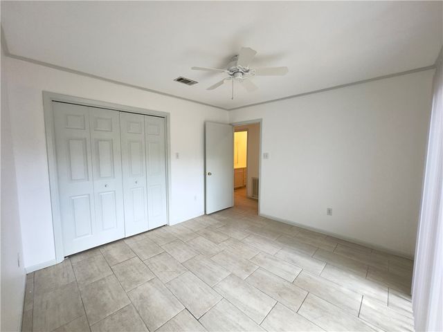 2611 Rustling Oaks Drive, Bryan, TX 77802