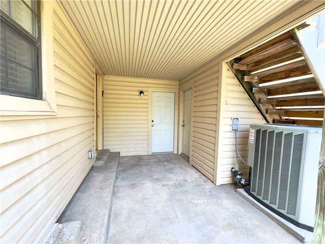 2611 Rustling Oaks Drive, Bryan, TX 77802