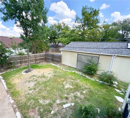 2611 Rustling Oaks Drive, Bryan, TX 77802