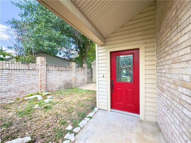 2611 Rustling Oaks Drive, Bryan, TX 77802