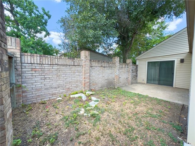 2611 Rustling Oaks Drive, Bryan, TX 77802