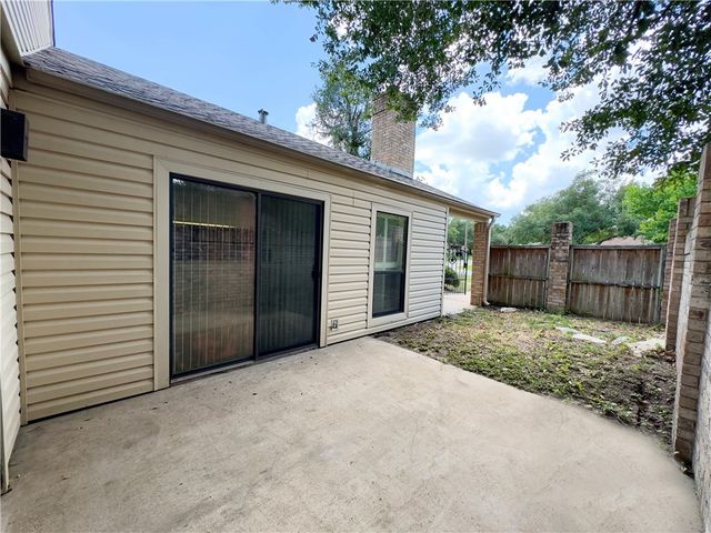 2611 Rustling Oaks Drive, Bryan, TX 77802