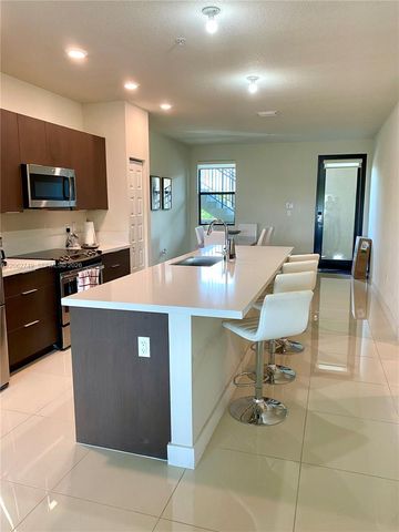 7805 NW 104th Ave 25, Doral, FL 33178