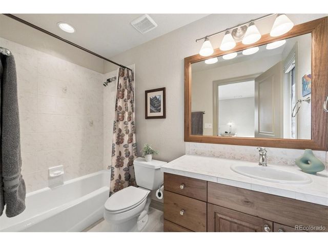 6893 S Netherland Way, Aurora, CO 80016