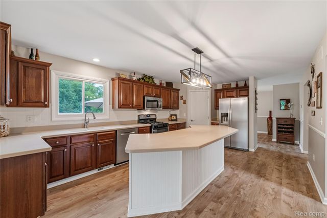 12949 Millbrooke Way, Green Oak Township, MI 48178