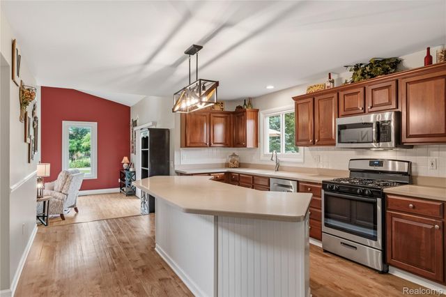 12949 Millbrooke Way, Green Oak Township, MI 48178