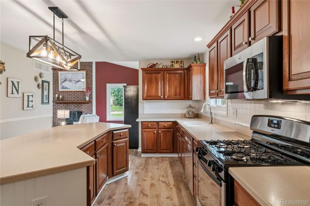 12949 Millbrooke Way, Green Oak Township, MI 48178