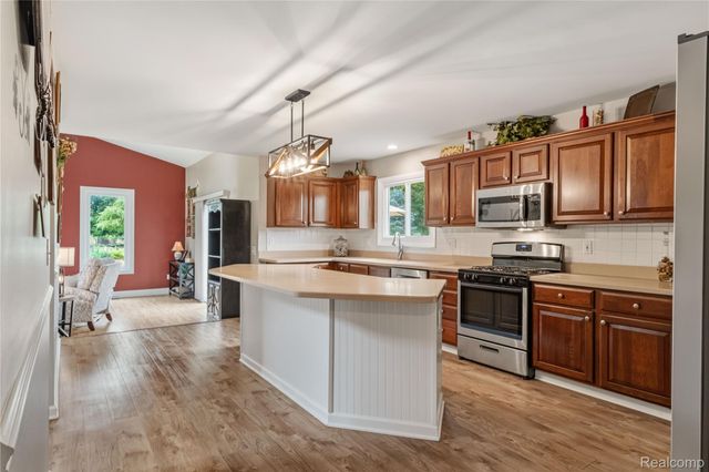 12949 Millbrooke Way, Green Oak Township, MI 48178