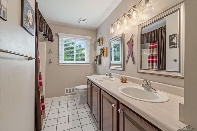 12949 Millbrooke Way, Green Oak Township, MI 48178