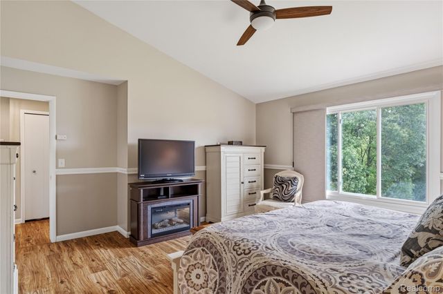 12949 Millbrooke Way, Green Oak Township, MI 48178