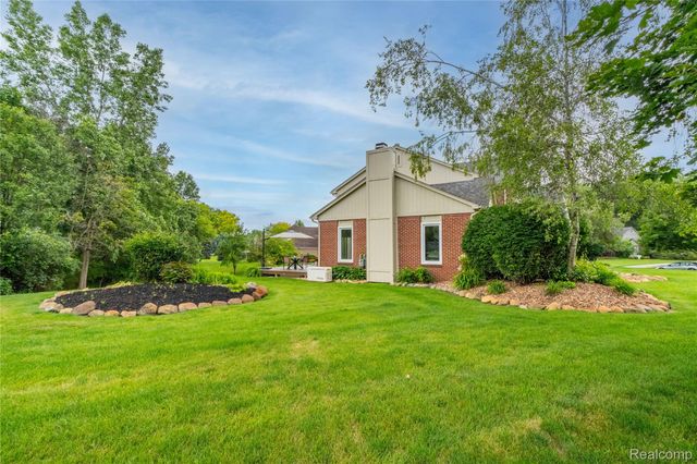 12949 Millbrooke Way, Green Oak Township, MI 48178