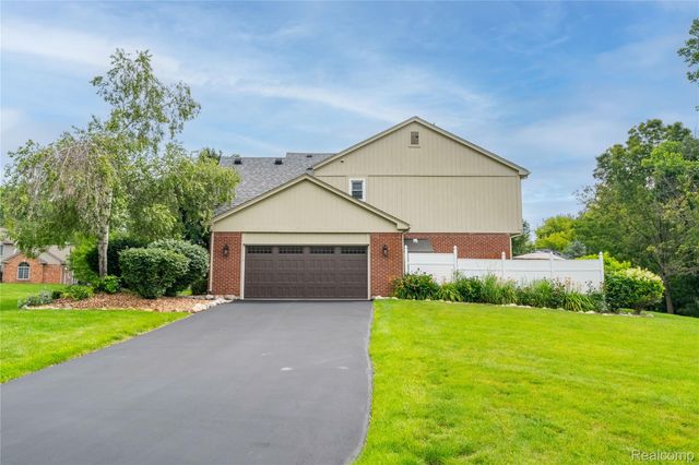 12949 Millbrooke Way, Green Oak Township, MI 48178