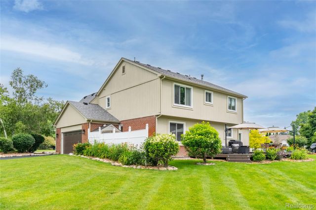 12949 Millbrooke Way, Green Oak Township, MI 48178