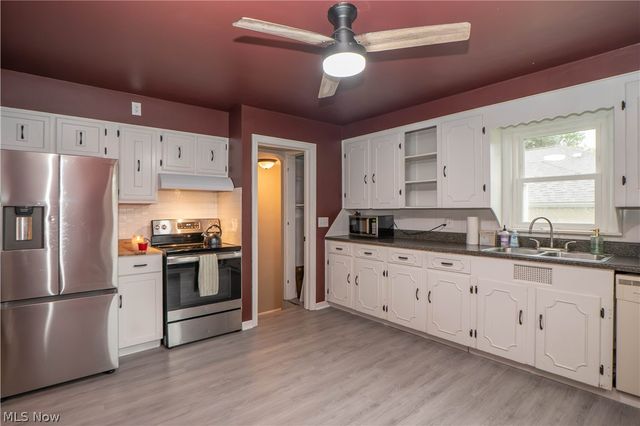 3809 Frazer Avenue NW, Canton, OH 44709