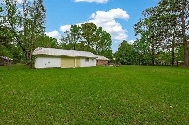 2 Magnolia Lane, Huffman, TX 77336