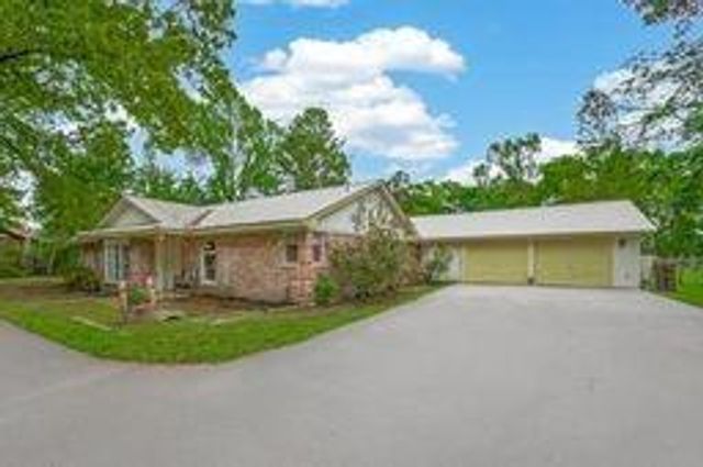 2 Magnolia Lane, Huffman, TX 77336
