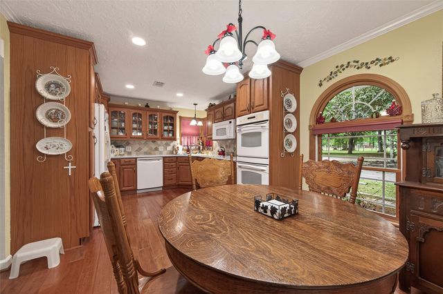 2 Magnolia Lane, Huffman, TX 77336