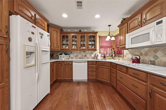 2 Magnolia Lane, Huffman, TX 77336
