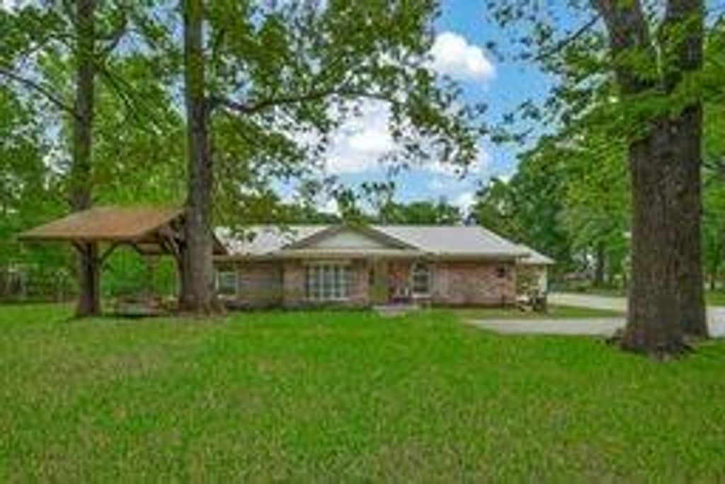 2 Magnolia Lane, Huffman, TX 77336