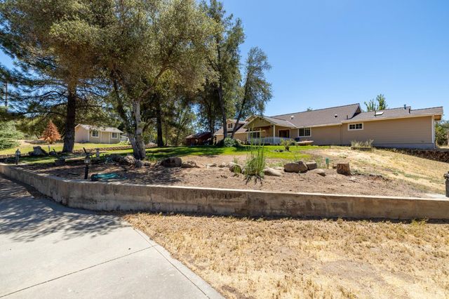 45544 Pine River Rd, Ahwahnee, CA 93601