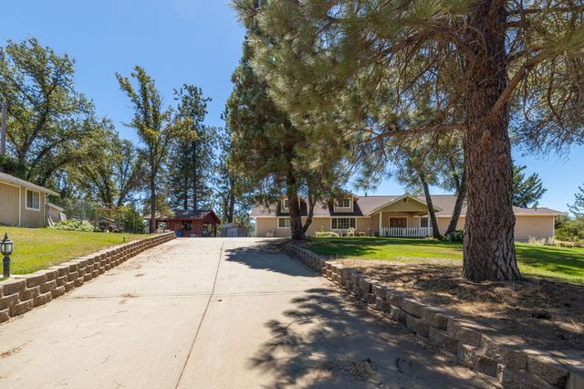 45544 Pine River Rd, Ahwahnee, CA 93601