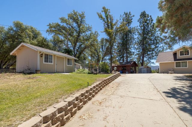 45544 Pine River Rd, Ahwahnee, CA 93601