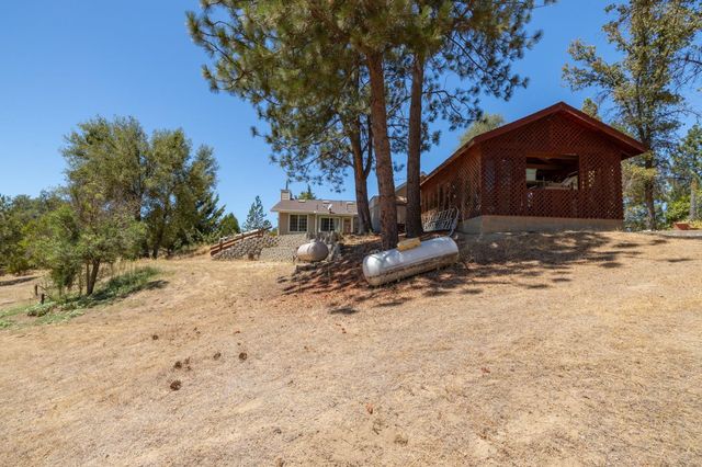 45544 Pine River Rd, Ahwahnee, CA 93601