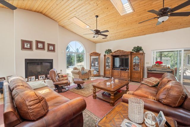 45544 Pine River Rd, Ahwahnee, CA 93601
