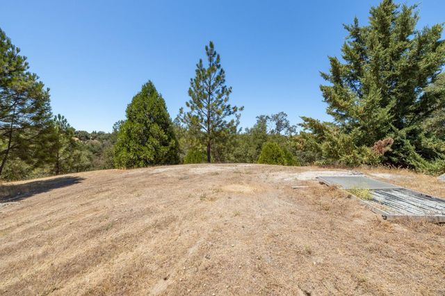 45544 Pine River Rd, Ahwahnee, CA 93601