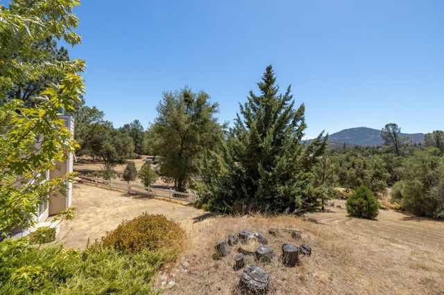 45544 Pine River Rd, Ahwahnee, CA 93601