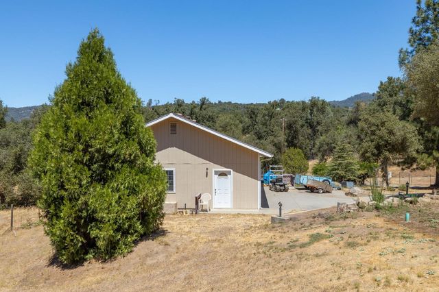 45544 Pine River Rd, Ahwahnee, CA 93601