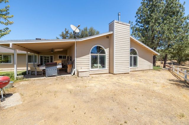 45544 Pine River Rd, Ahwahnee, CA 93601