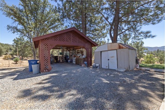 45544 Pine River Rd, Ahwahnee, CA 93601